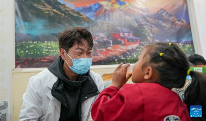 Xizang : tous les résidents et touristes touchés par une coulée de boue ont été évacués avec succès