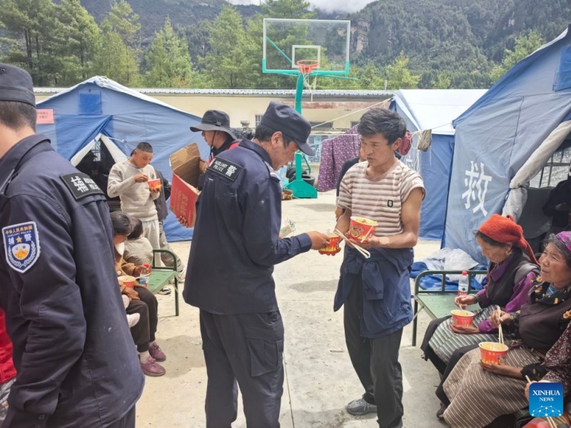 Xizang : tous les résidents et touristes touchés par une coulée de boue ont été évacués avec succès