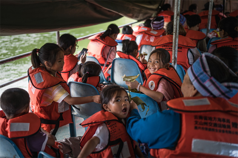 Le « bateau-bus scolaire » assure la sécurité des élèves pour l'école en zone montagneuse