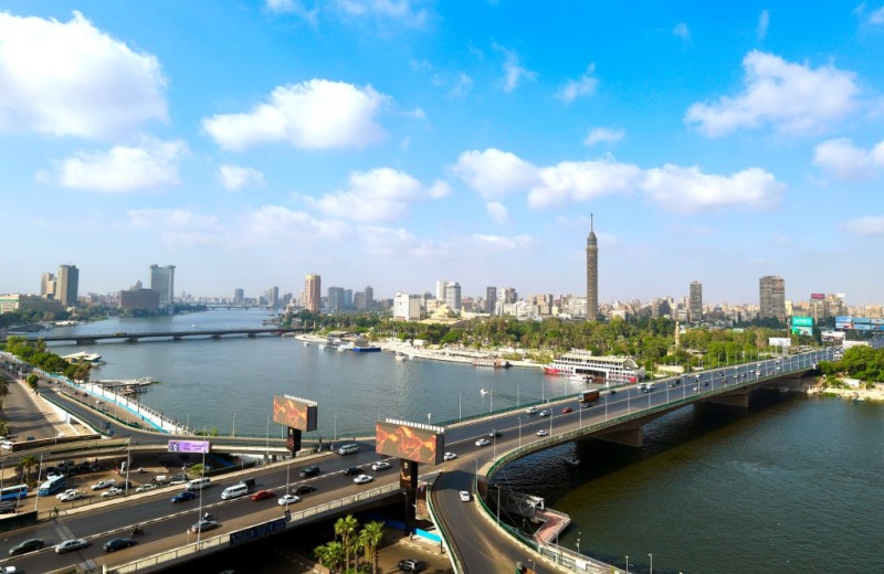 Photo prise le 29 août 2026 montrant une vue de la ville du Caire, en Egypte. L'Egypte abrite une civilisation ancienne qui s'est épanouie le long du Nil. Des pyramides qui se dressent depuis des millénaires à ses villes modernes et animées, l'ancien et le contemporain s'entremêlent à travers tout le pays, reflétant une civilisation qui a traversé les âges. (Xinhua/Yao Dawei)