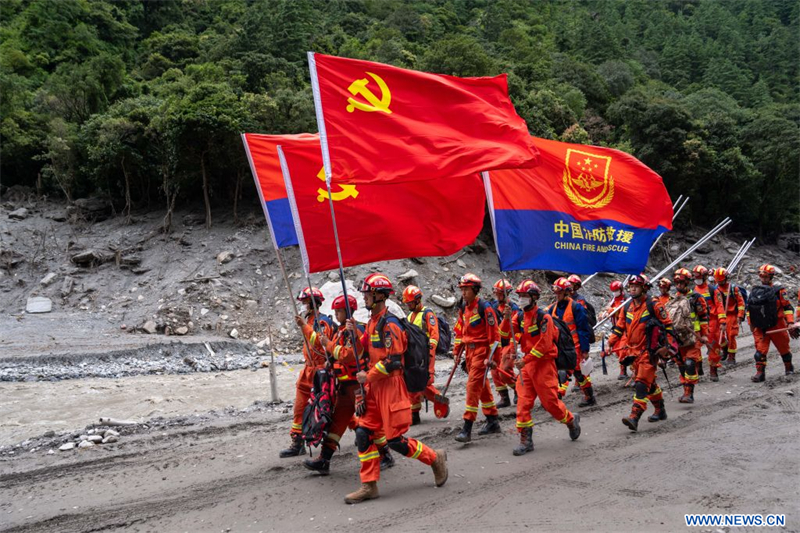 L'accès routier rétabli vers le poste frontalier touché par une coulée de boue au Xizang