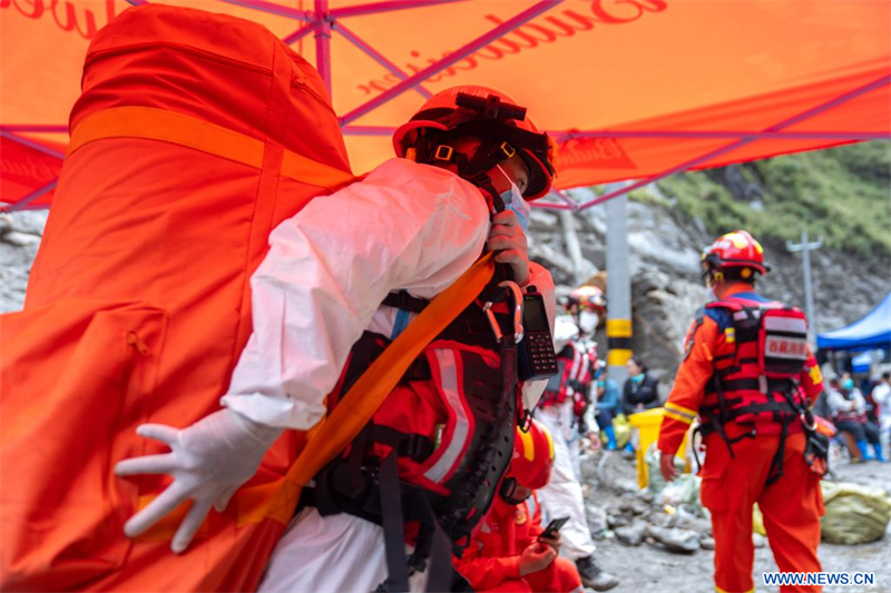 L'accès routier rétabli vers le poste frontalier touché par une coulée de boue au Xizang