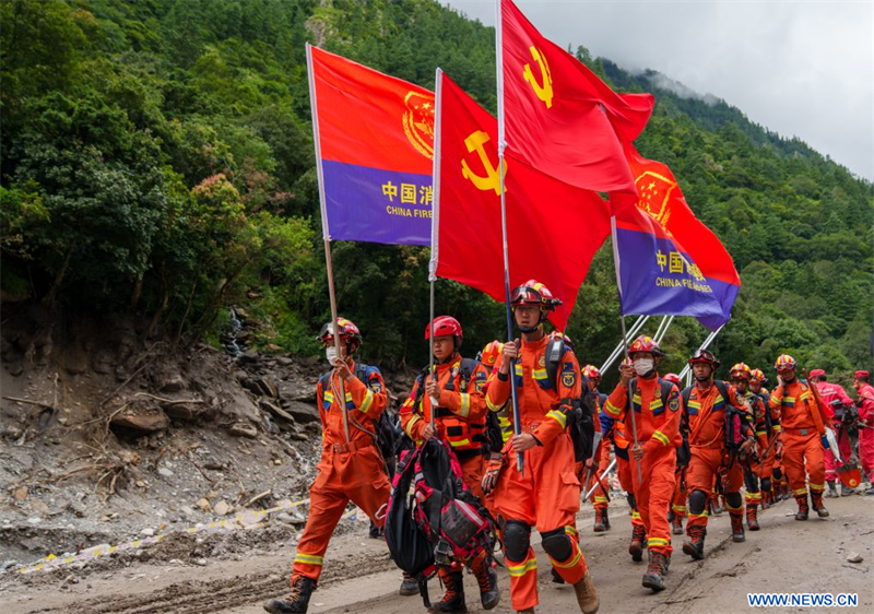 L'accès routier rétabli vers le poste frontalier touché par une coulée de boue au Xizang