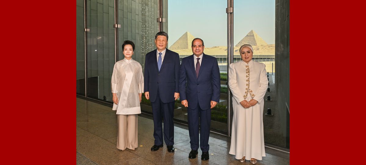 Xi Jinping et Peng Liyuan visitent le Grand Musée égyptien