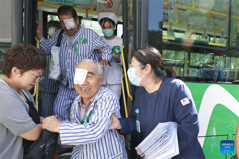 Mongolie intérieure : un « train-hôpital » propose des opérations de la cataracte gratuites aux patients à faibles revenus