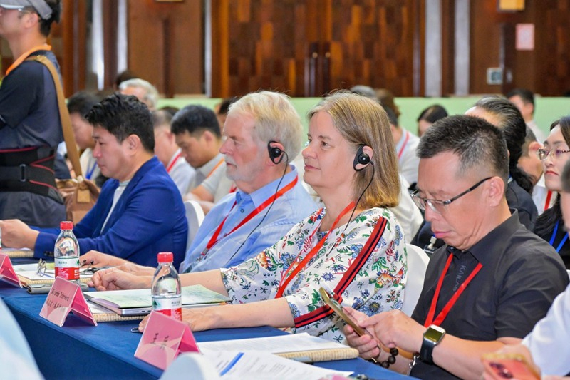 Hainan : le séminaire international sur les parcs nationaux de forêts tropicales humides s'est tenu à Baoting