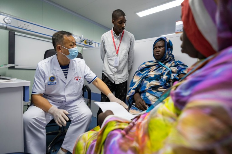 Mauritanie : un navire-hôpital de la Marine chinoise rapproche les soins médicaux des habitants locaux