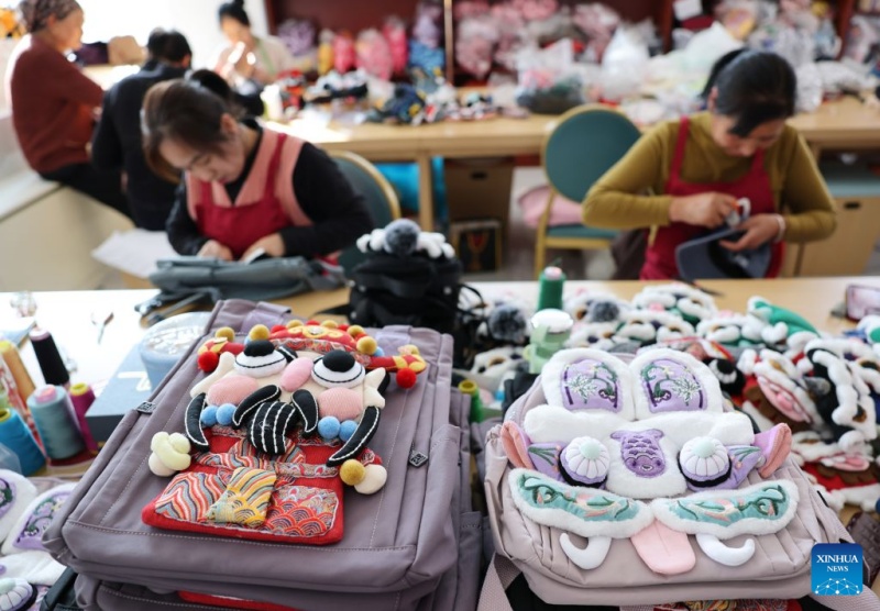 Ningxia : l'artisanat lié au patrimoine culturel immatériel stimule l'emploi à Guyuan