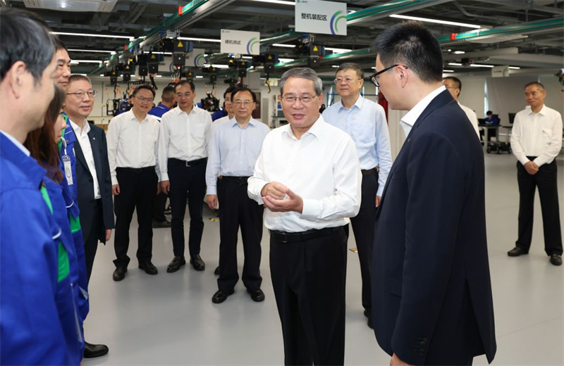 Le PM chinois met l'accent sur un développement plus rapide des industries émergentes et d'avenir