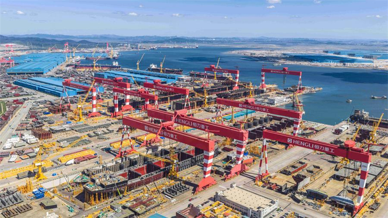 Un aperçu de l'« usine du futur » de construction navale à Dalian