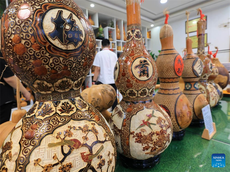 Shandong : l'industrie de la calebasse prospère à Liaocheng