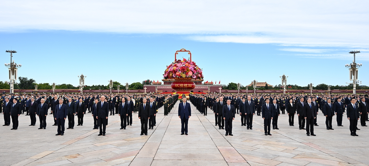 Xi Jinping rend hommage aux héros nationaux à l'occasion de la Journée des martyrs