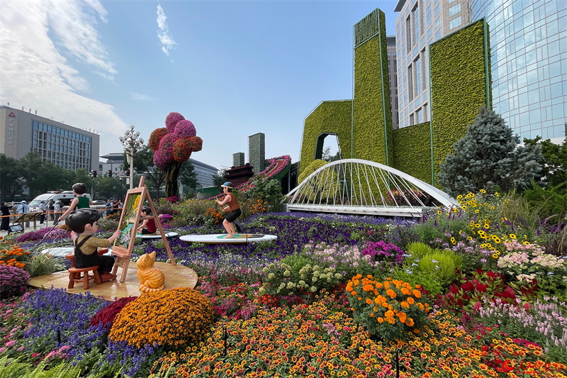 Dix séries d'expositions florales en 3D dévoilées le long de l'avenue Chang'an à Beijing