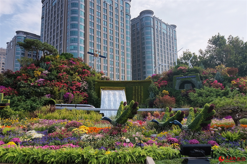 Dix séries d'expositions florales en 3D dévoilées le long de l'avenue Chang'an à Beijing