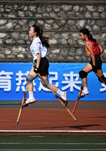 Guangxi : des sports traditionnels des minorités ethniques passionnants et hauts en couleur à Liuzhou