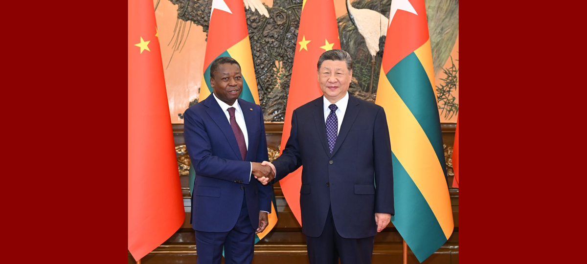Xi Jinping propose des principes pour une participation constructive au règlement des points chauds en Afrique