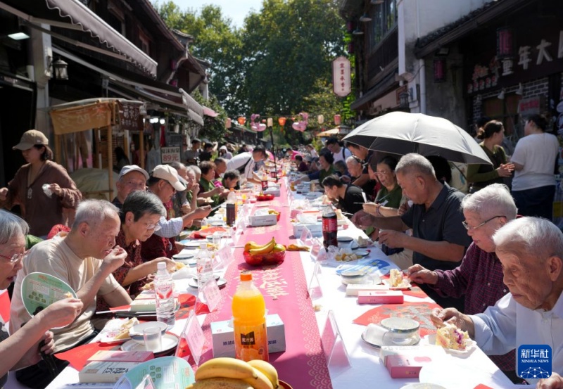 La Fête du Chongyang célébrée à travers la Chine