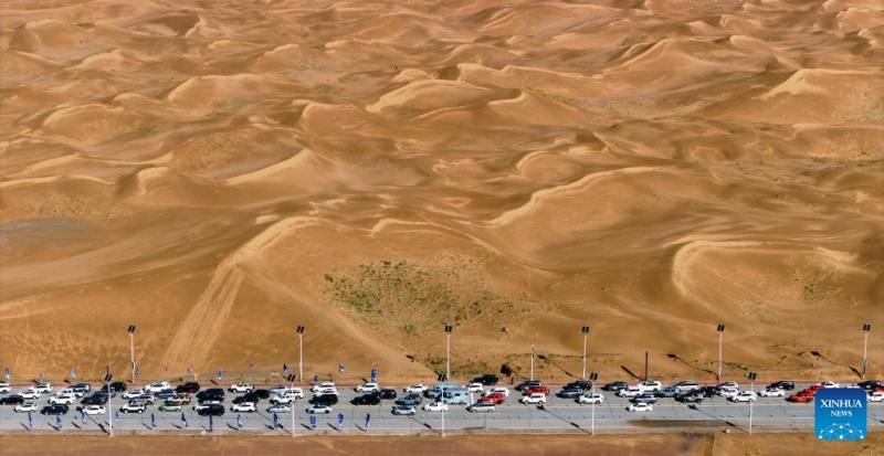 Ningxia : début d'un événement de conduite en milieu désertique à Zhongwei