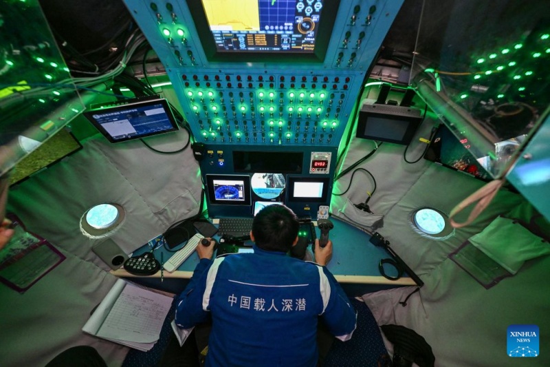 Le submersible habité chinois Jiaolong réalise sa 470e plongée en grande profondeur dans le Pacifique ouest