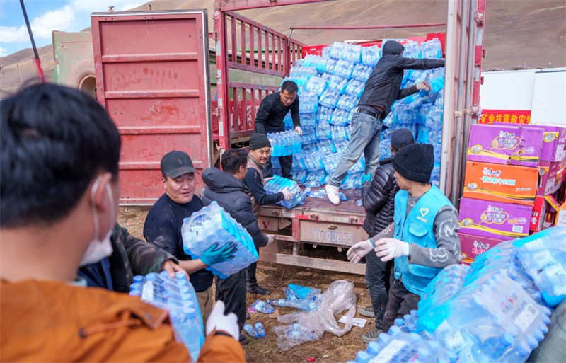 Chine : les opérations de secours se poursuivent après un séisme de magnitude 7,0 au Xizang