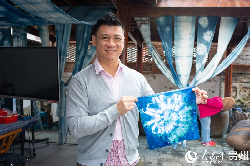 Guizhou : des mains expertes tissent de magnifiques brocarts grâce à un plan ciblé