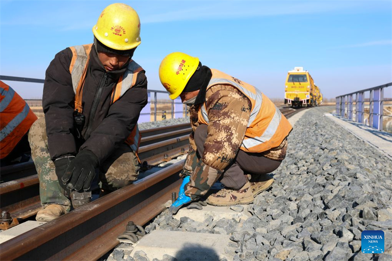 Heilongjiang : fin de la pose des voies sur le grand pont de Tongjiang