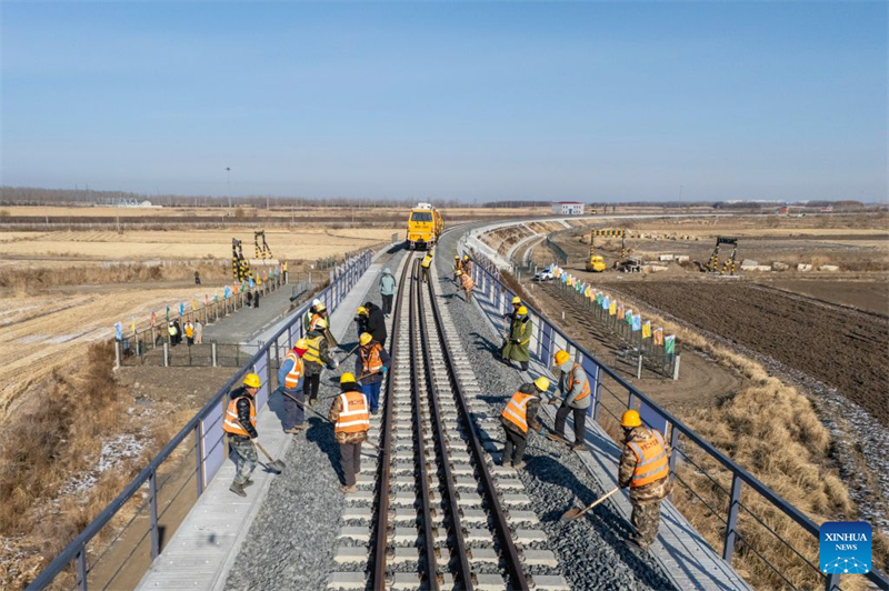 Heilongjiang : fin de la pose des voies sur le grand pont de Tongjiang