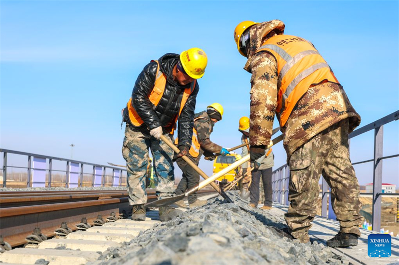 Heilongjiang : fin de la pose des voies sur le grand pont de Tongjiang