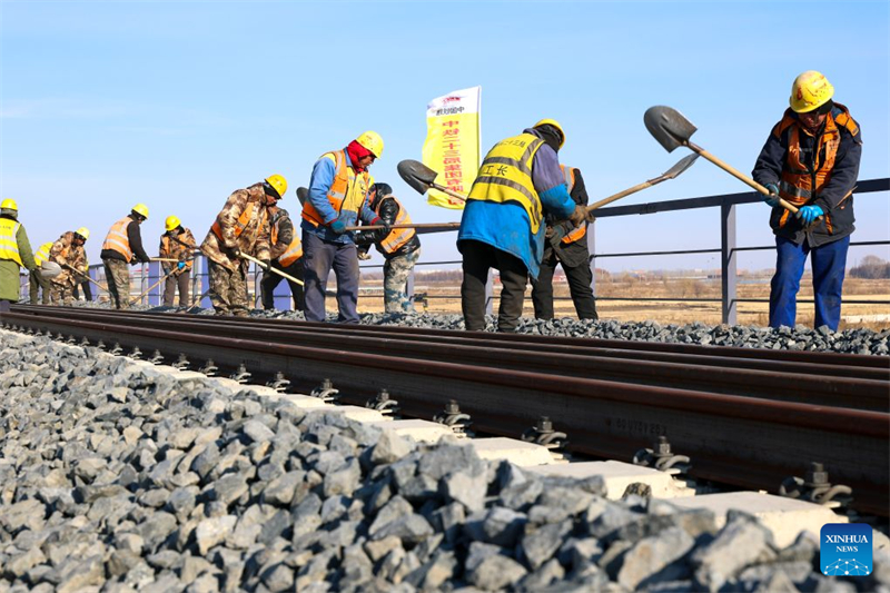 Heilongjiang : fin de la pose des voies sur le grand pont de Tongjiang