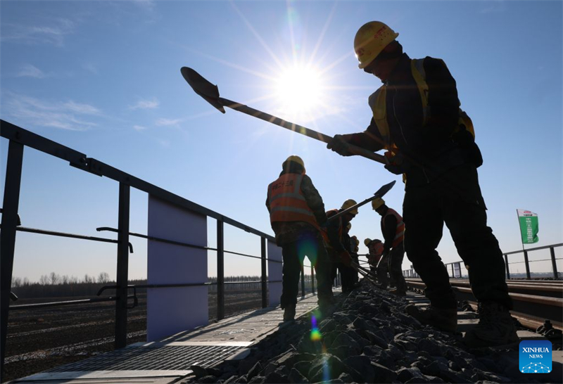Heilongjiang : fin de la pose des voies sur le grand pont de Tongjiang