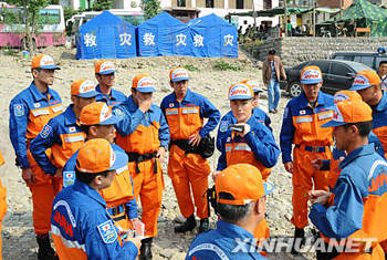 L\'équipe de secours envoyée par le Japon arrive à Wenchuan