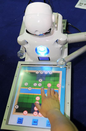 Des robots intellectuels r&eacute;v&egrave;lent leurs savoir-faire