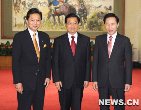 Hu Jintao rencontre le président de la République de Corée et le PM japonais