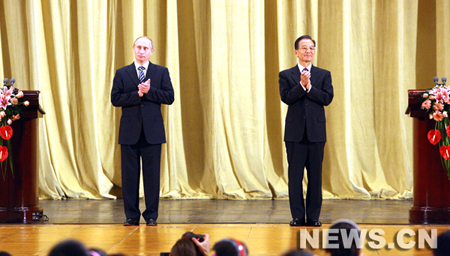 Wen Jiabao et Poutine célèbrent le 60e anniversaire des relations diplomatiques sino-russes