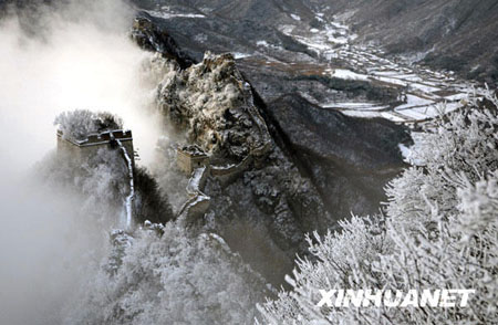 La Grande Muraille de Beijing sous les premières neiges