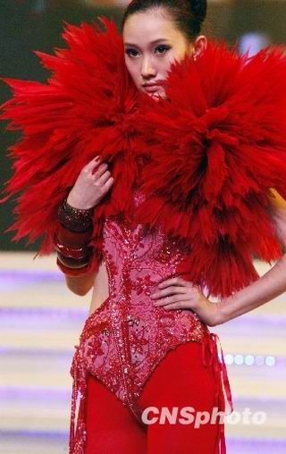 Les beaux mannequins de la cérémonie de remise de prix du concours de mode d'Asie 2009