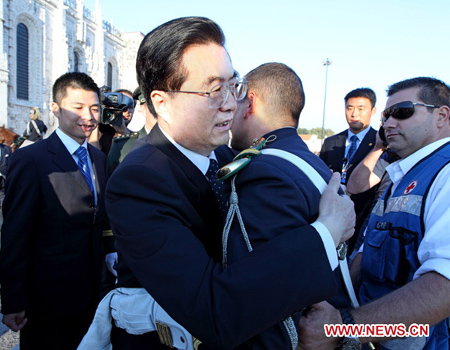 Un cavalier portugais dans les bras du président chinois (MAGAZINE)