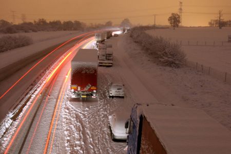 Les Français commencent leurs vacances de Noël avec les flocons de neige