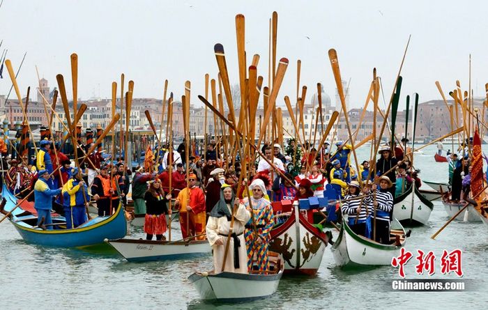 Carnaval de Venise 2011 : des costumes extraordinaires