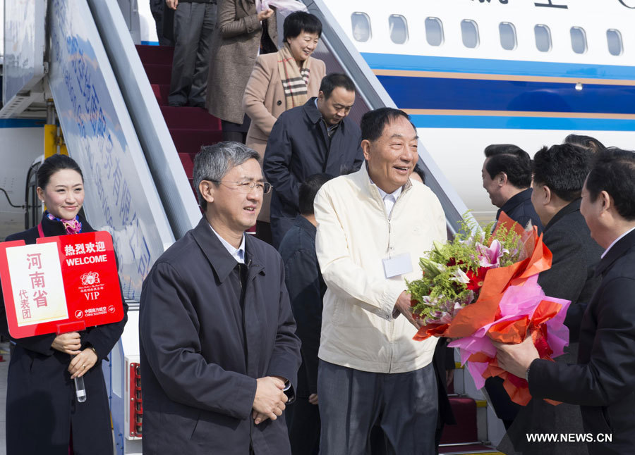Des délégués de la province du Henan au 18e Congrès national du Parti communiste chinois (PCC) arrivent à Beijing, capitale chinoise, le 5 novembre 2012. Le 18e Congrès national du PCC s'ouvre ce jeudi à Beijing. (Photo : Wang Ye)