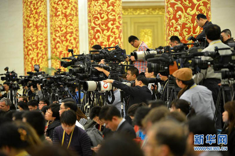 La 1ère conférence de presse du 18e Congrès national du PCC (3)