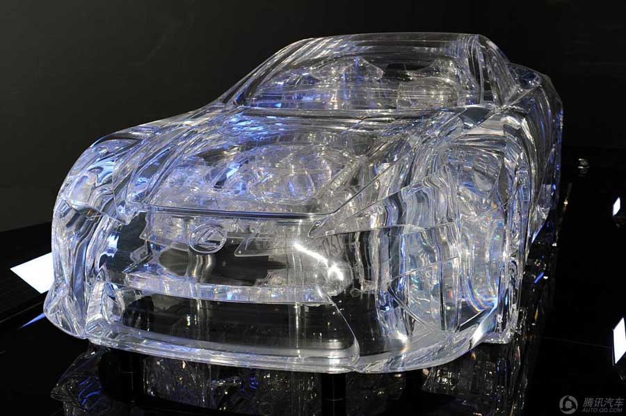 L'art hivernal : des voitures en glace (2)