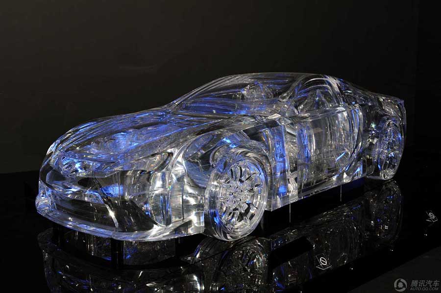L'art hivernal : des voitures en glace (8)