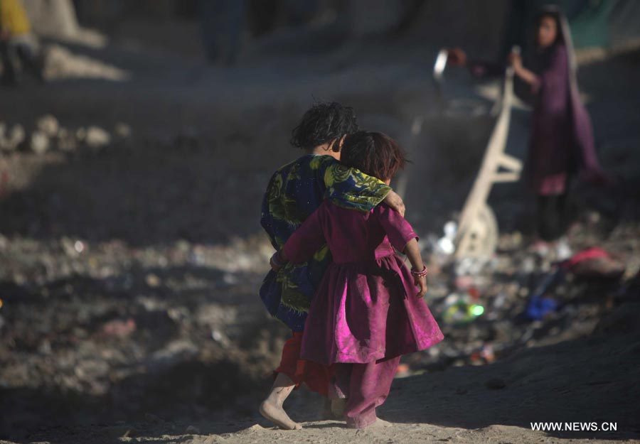 Des enfants dans un camp de déplacés à Kaboul, capitale afghane, le 10 novembre 2012.