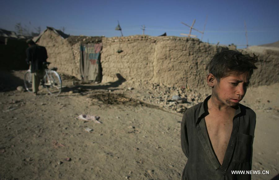 Un enfant dans un camp de déplacés à Kaboul, capitale afghane, le 10 novembre 2012.
