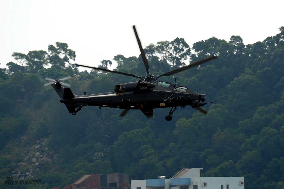 WZ-10: le défilé aérien du dernier hélicoptère d'attaque chinois (9)