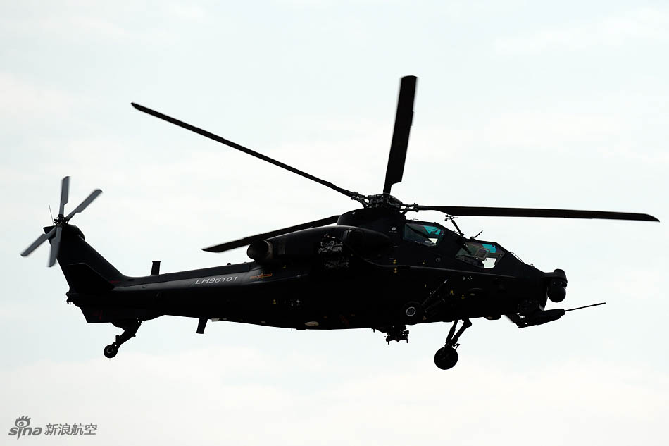 WZ-10: le défilé aérien du dernier hélicoptère d'attaque chinois (4)