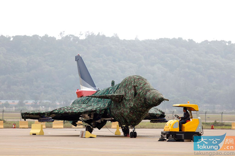 Le J-10 est un avion multirôle construit par la firme Chengdu Aircraft Corporation établie à Chengdu, en Chine.