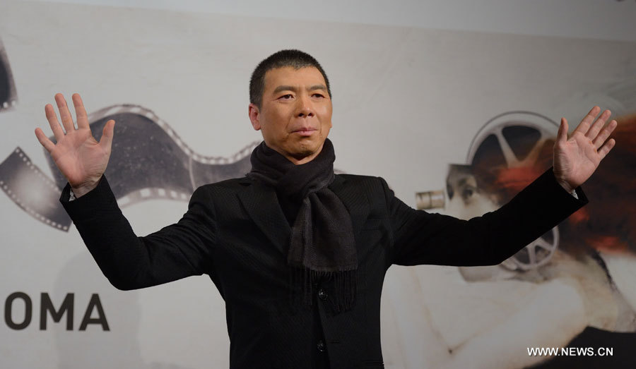 Le réalisateur chinois Feng Xiaogang pose à l'occasion de la séance de photos pour la première du film "Back to 1942" au 7e Festival international du film de Rome, capitale italienne, le 11 novembre 2012. (Photo : Wang Qingqin)