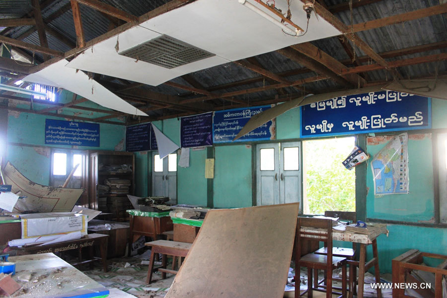 Un bureau endommagé, à Tabaitgine, épicentre d'un séisme qui a touché la région de Mandalay, au Myanmar, le 11 novembre 2012. 